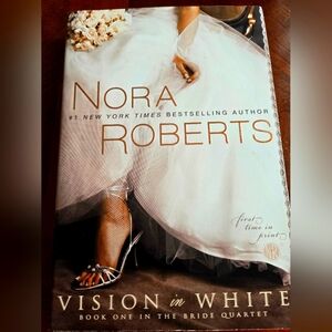 Vision in White,  nora roberts book